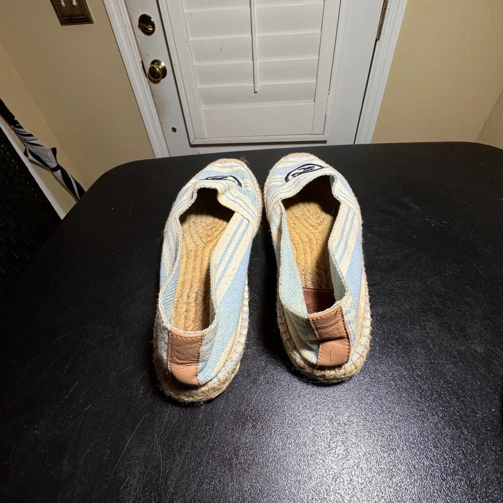 Tory Burch size 10 blue/ cream canvas espadrille